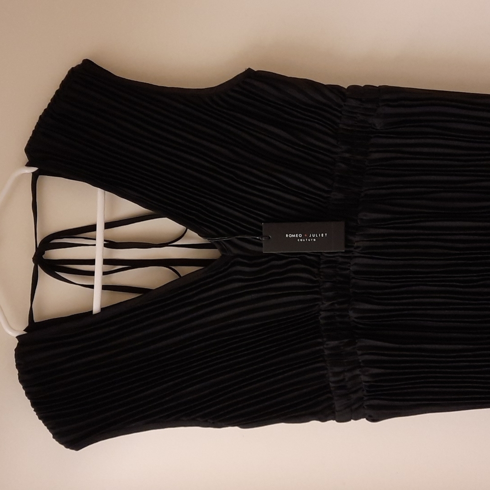 NWT, Romeo + Juliet Couture Black Accordian Pleated Dress - Picture 10 of 16